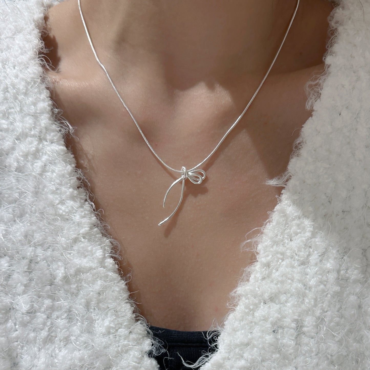 Bow Necklace