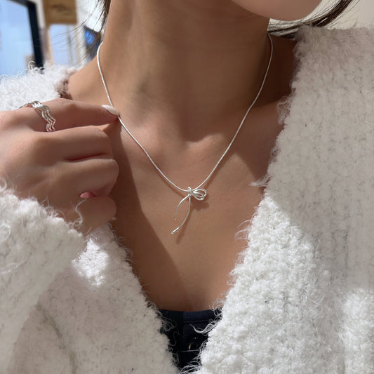 Bow Necklace