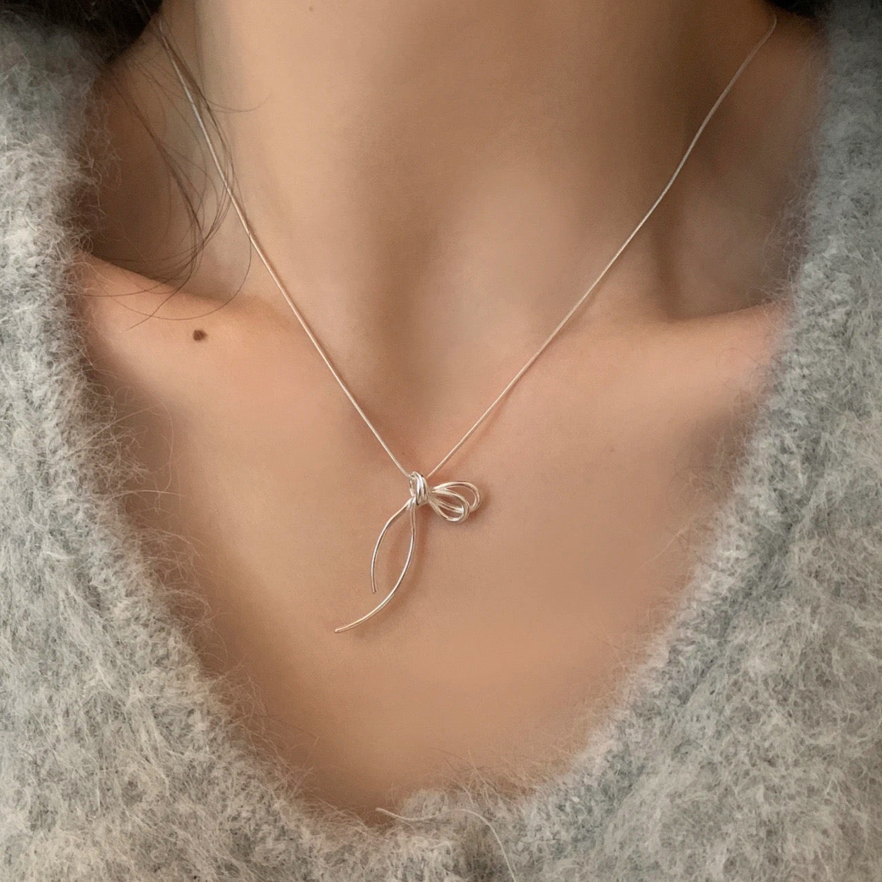 Bow Necklace