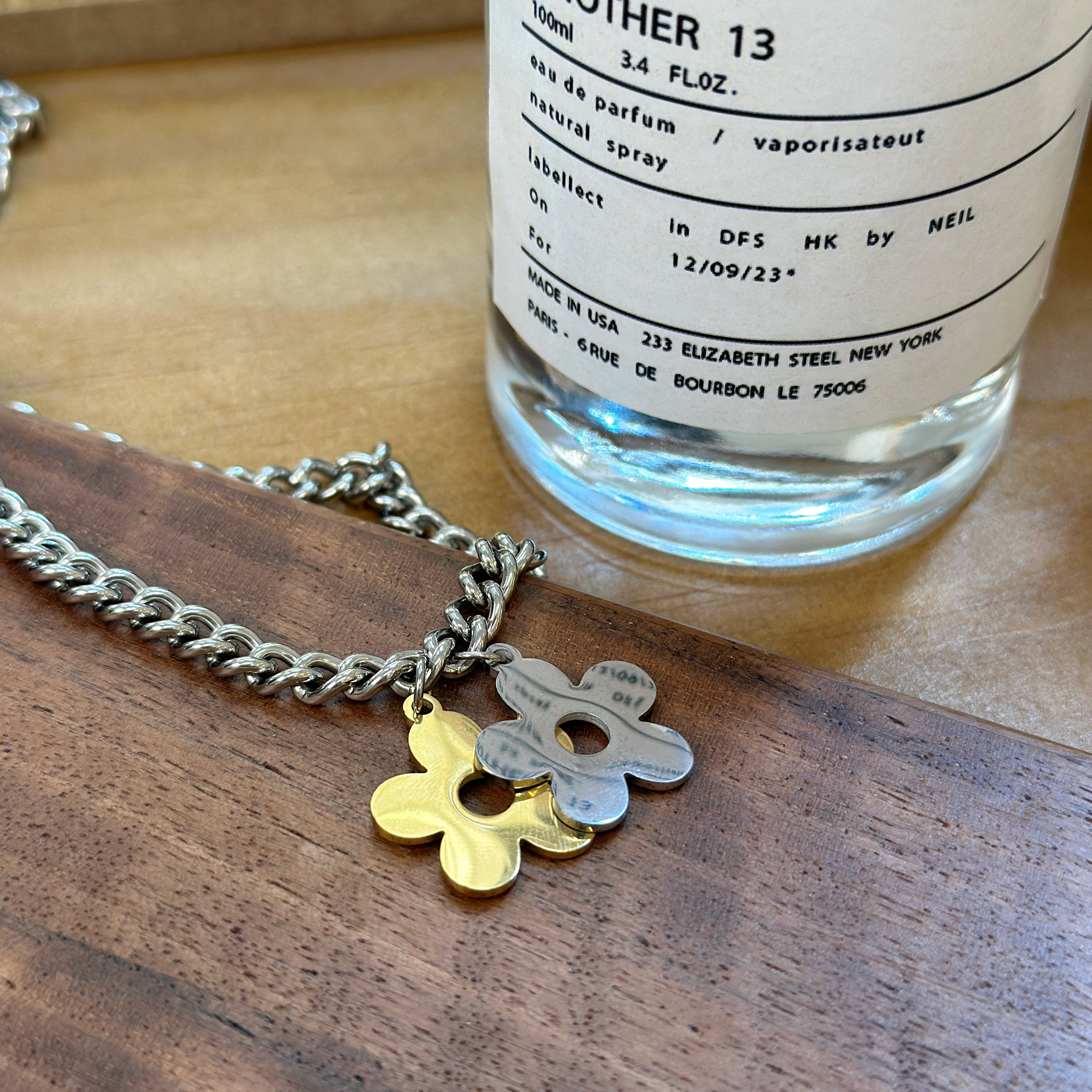 Contrasting Color Flowers Necklace - Coddle Heaven