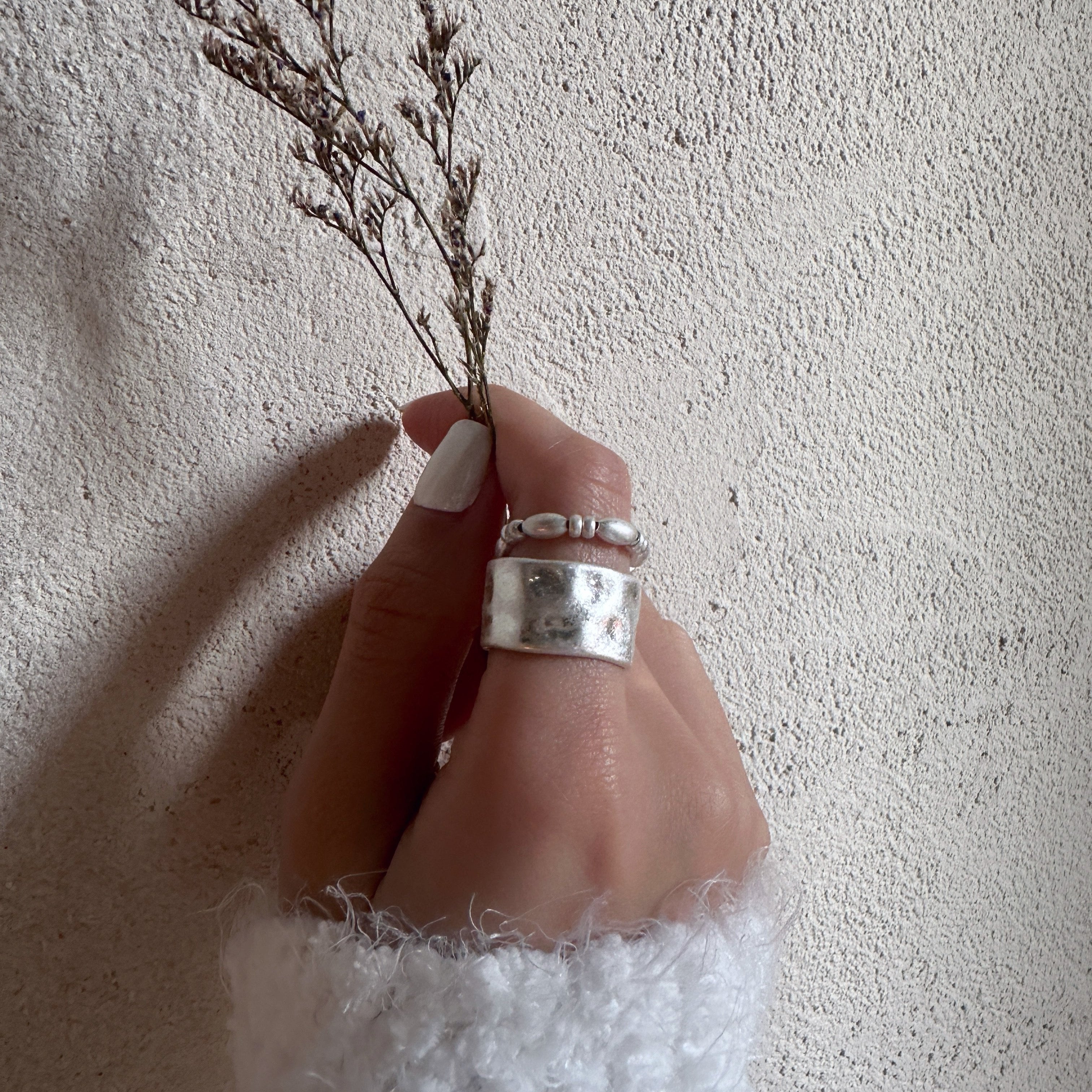 Vintage Wide Bead Ring - Coddle Heaven