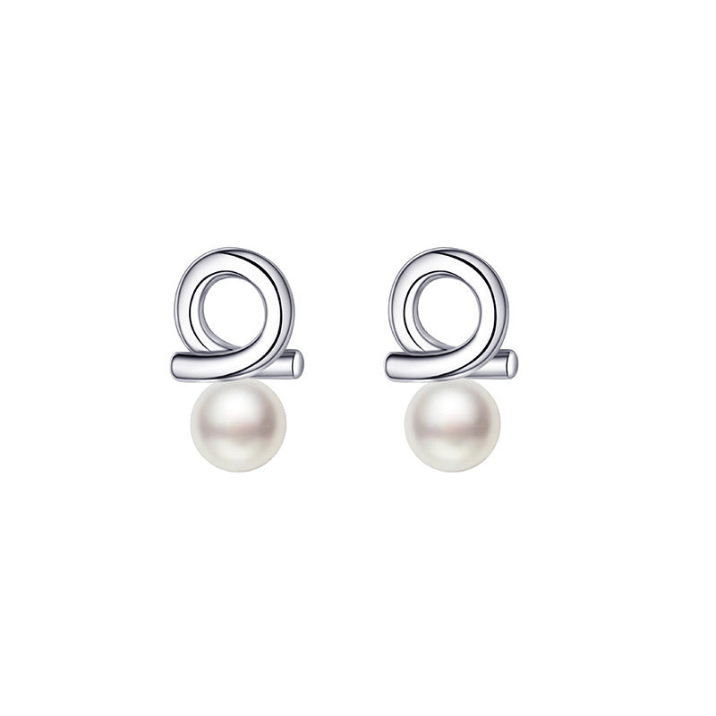 Chic Pearl Studs