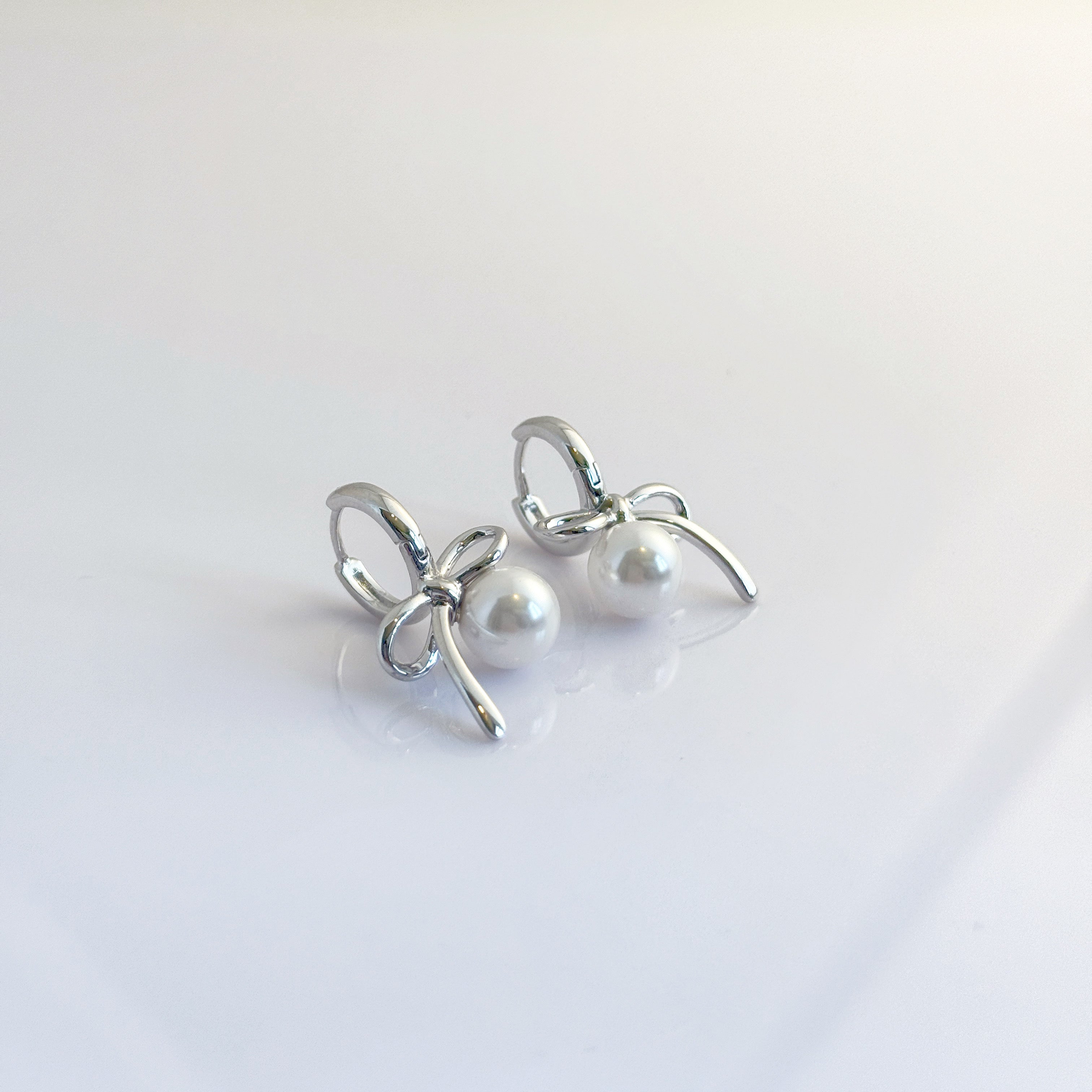 Bow Pearl Earrings - Coddle Heaven