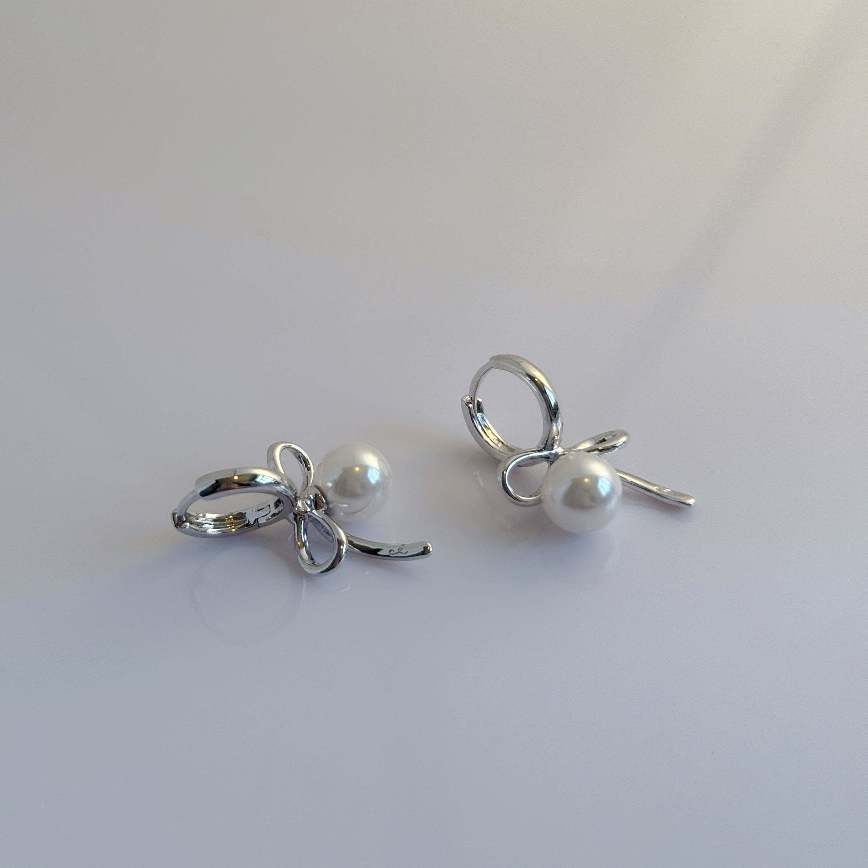 Bow Pearl Earrings - Coddle Heaven