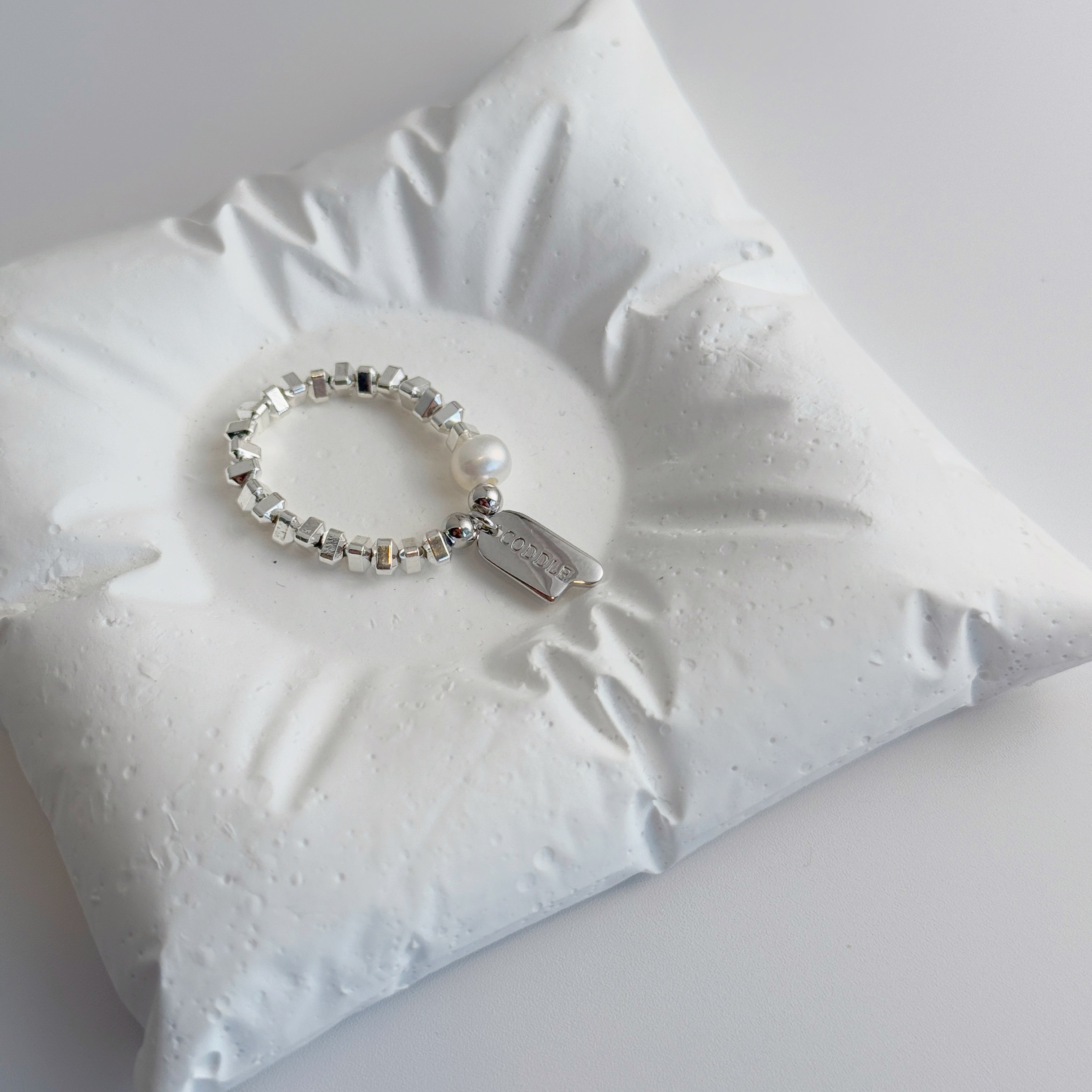 Elastic Pearl Small Tag Ring - Coddle Heaven