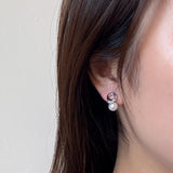 Chic Pearl Studs