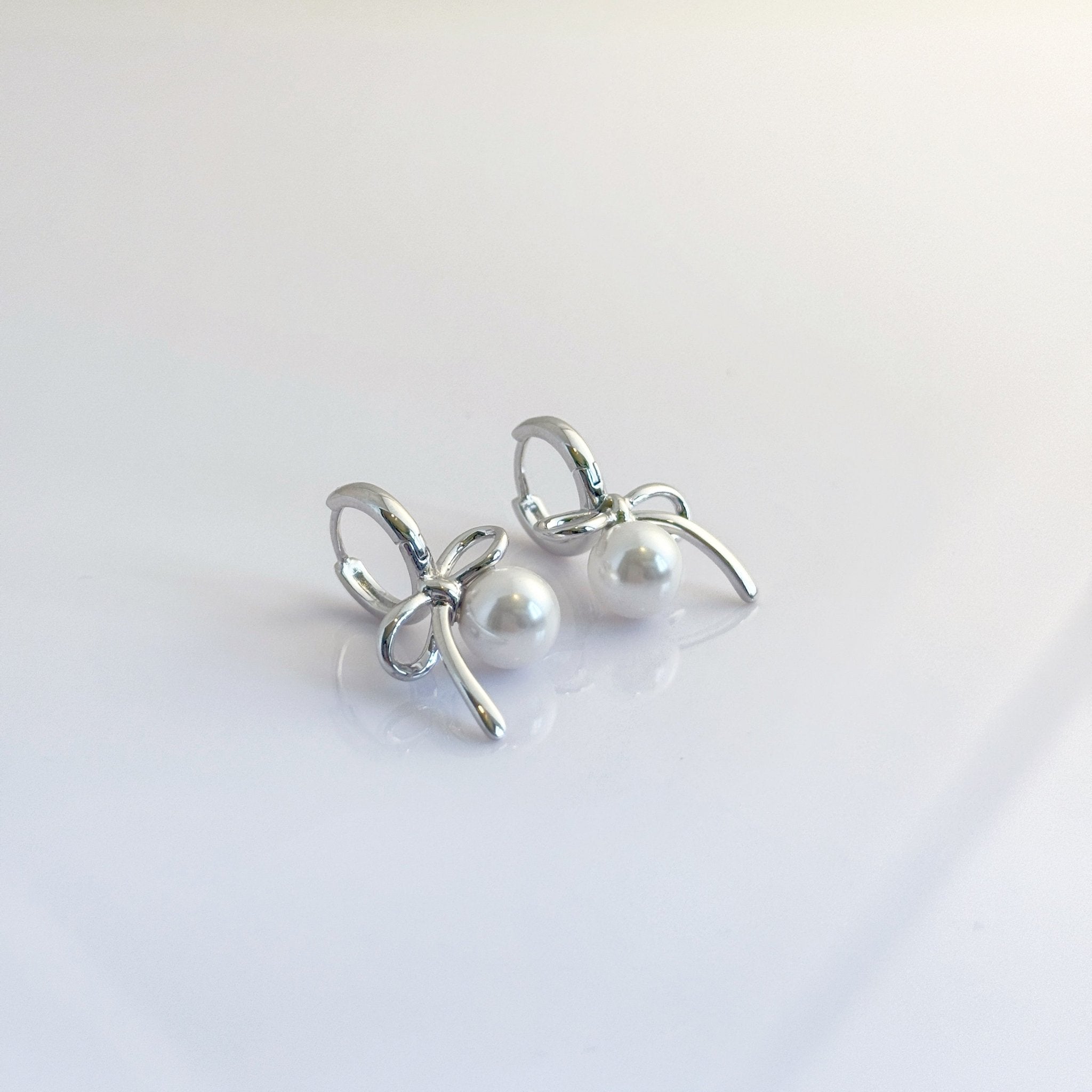 Bow Pearl Earrings - Coddle Heaven