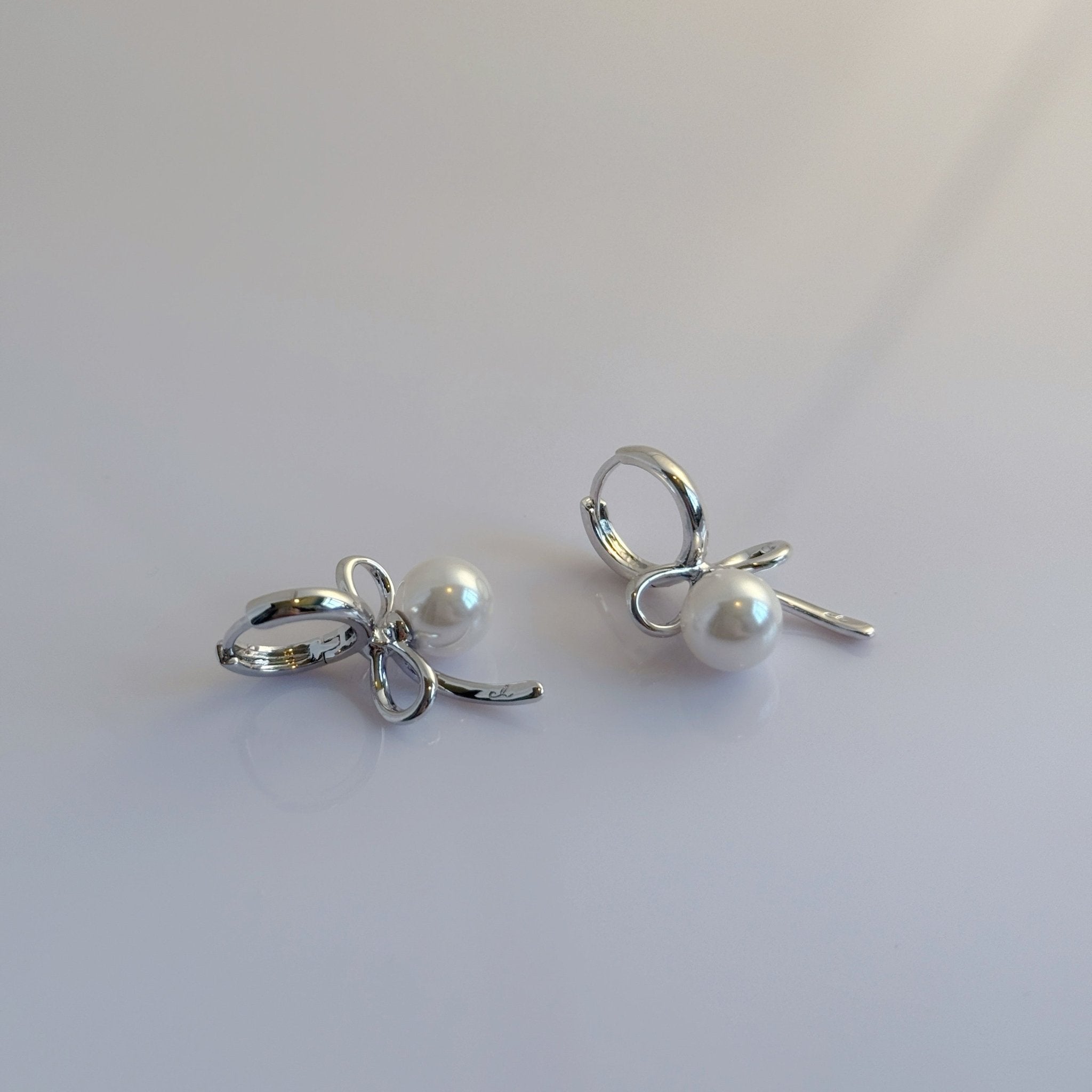 Bow Pearl Earrings - Coddle Heaven
