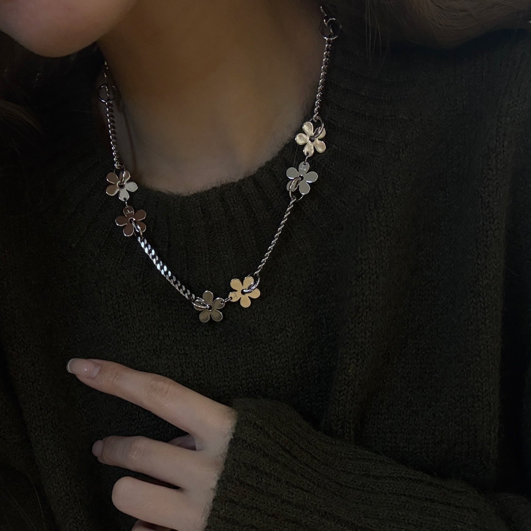 Flower Clasp Necklace - Coddle Heaven