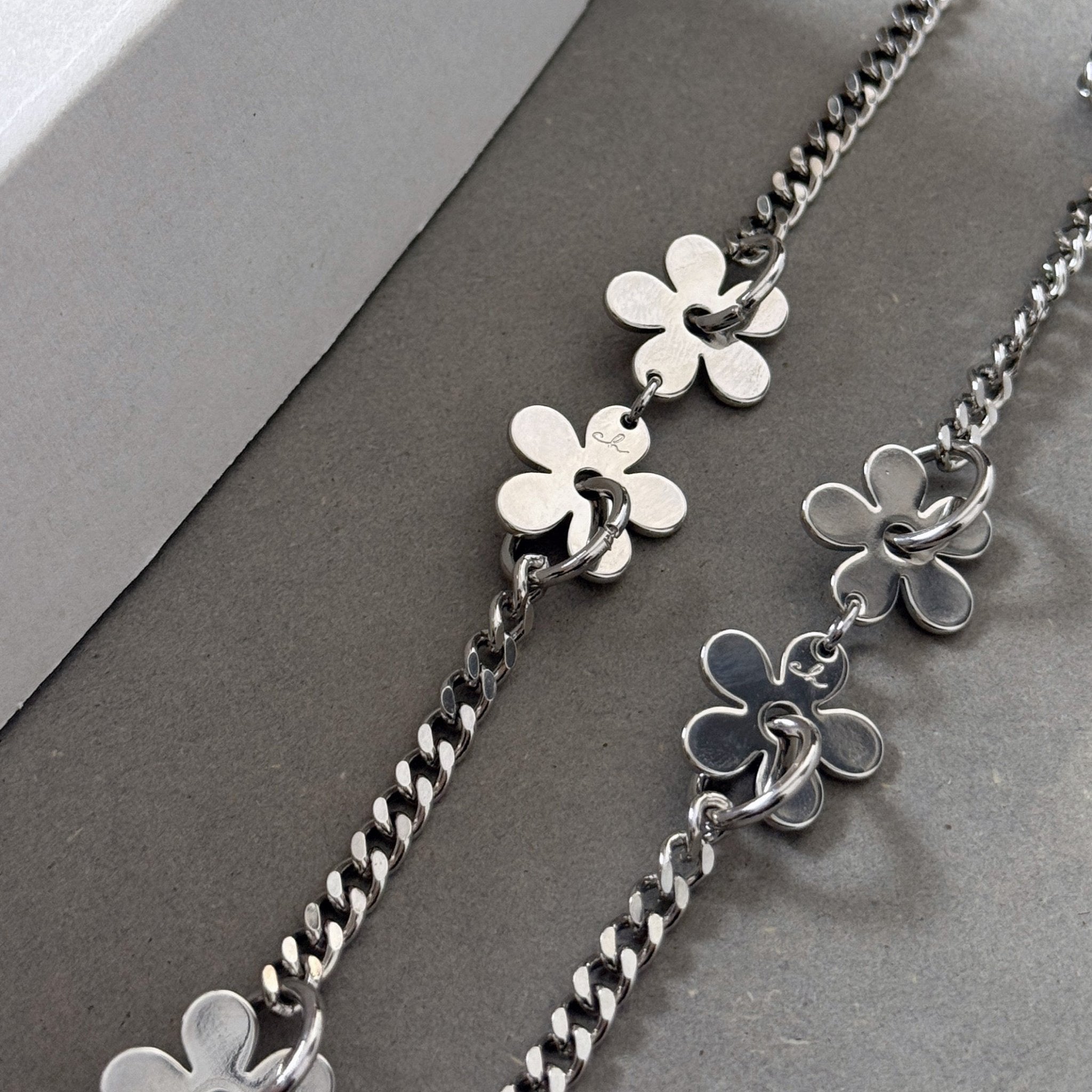 Flower Clasp Necklace - Coddle Heaven