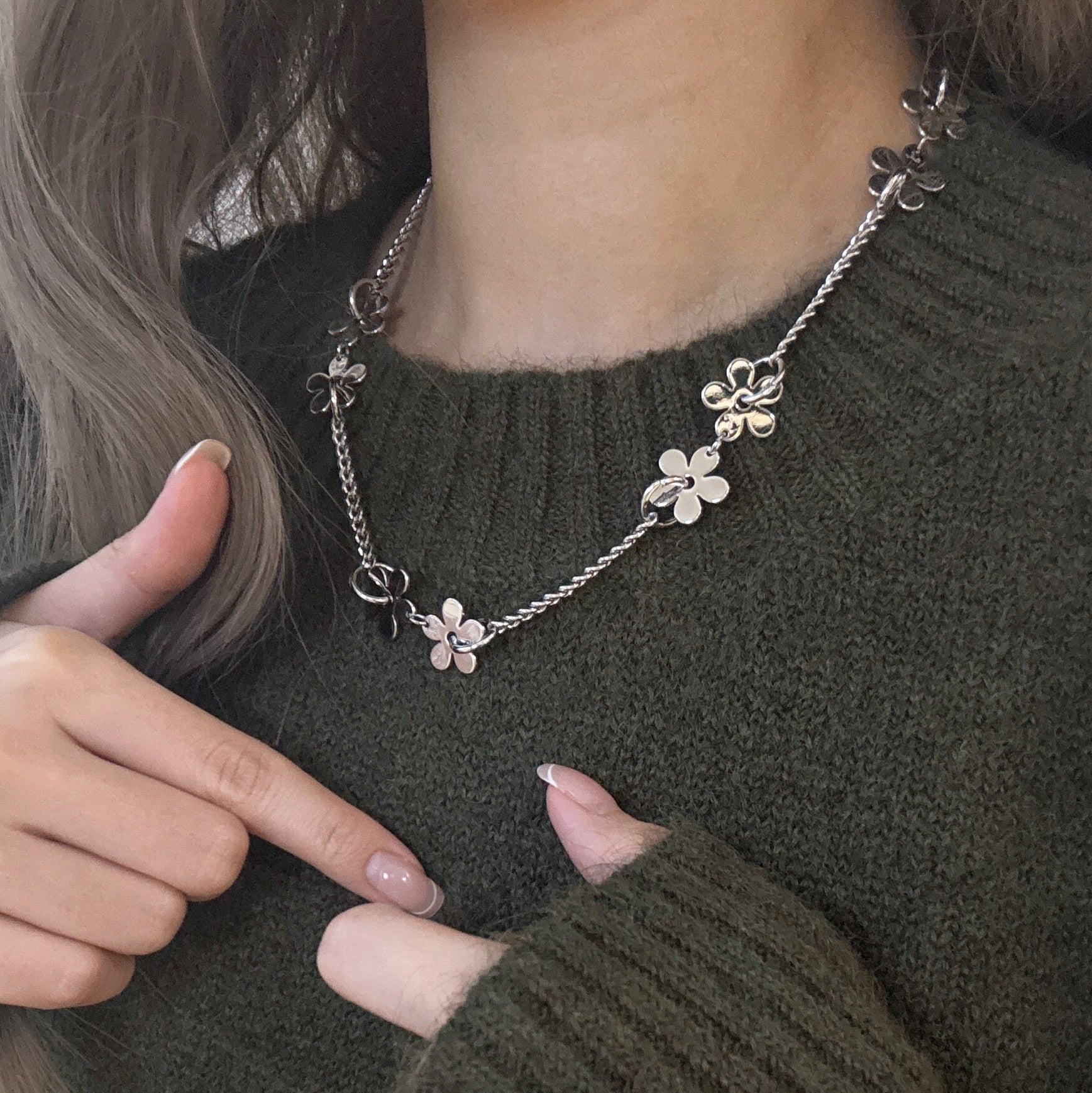 Flower Clasp Necklace - Coddle Heaven