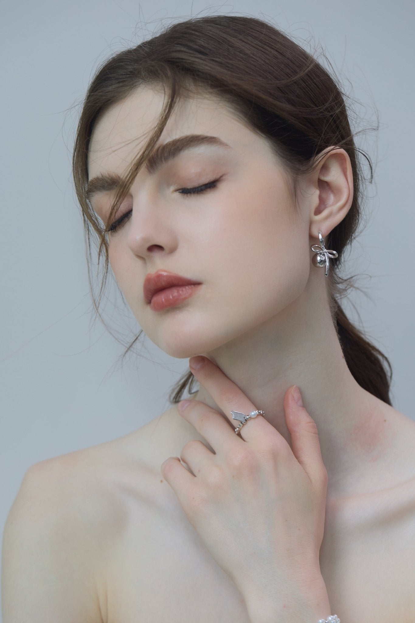 Plain Bow Pearl Earrings - Coddle Heaven