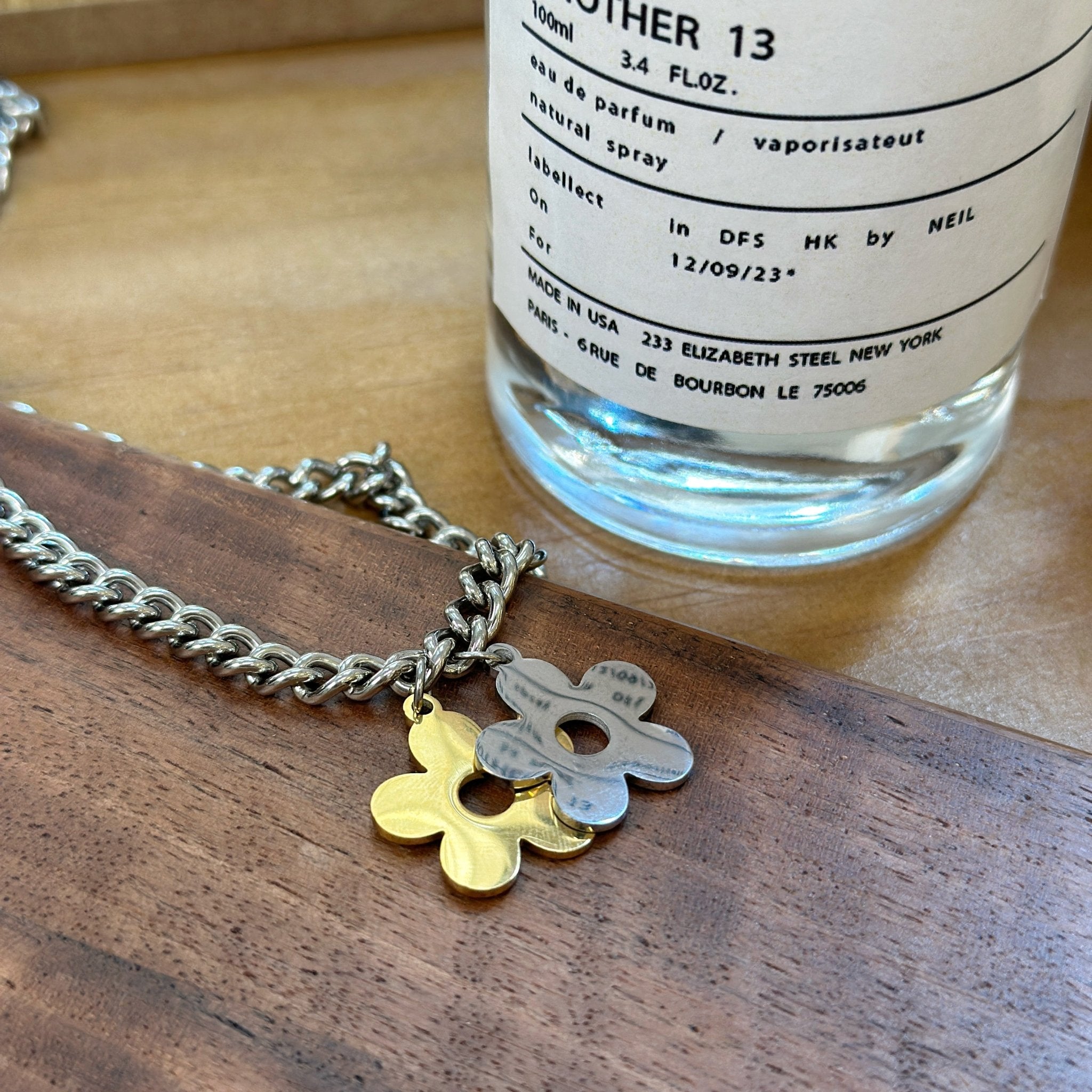 Vibrant Contrast Floral Necklace - Coddle Heaven